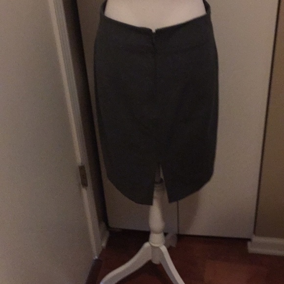 Loft heather grey pencil skirt. Perfect for work. - Picture 5 of 8
